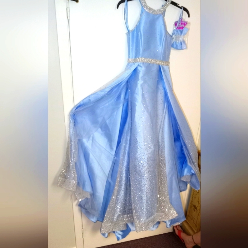 NWT Prom/Pageant Gown w/ accessory